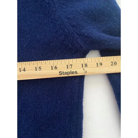 Vintage Abercrombie & Fitch 100% Shetland Wool Navy Blue Logo Sweater Large - Picture 5 of 5
